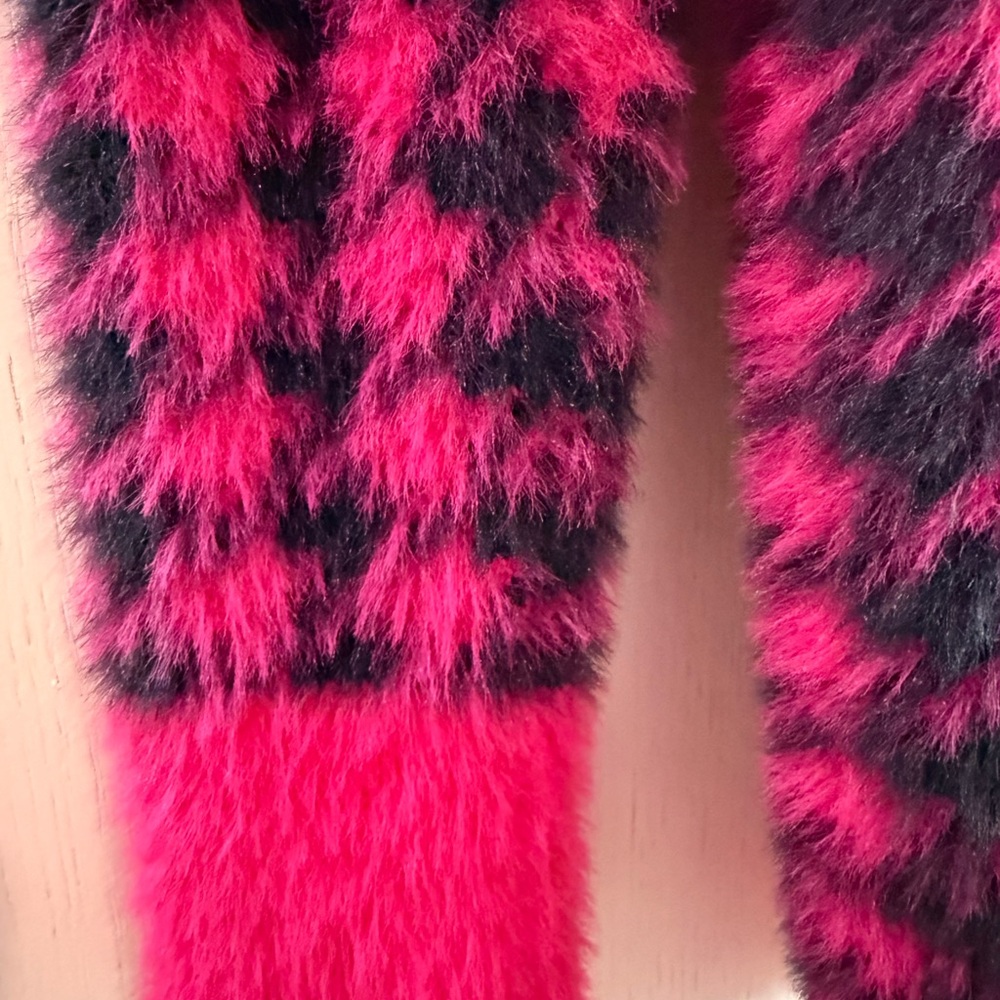 L'AGENCE Hot Pink & Black Fuzzy Houndstooth Cardigan - Picture 6 of 6